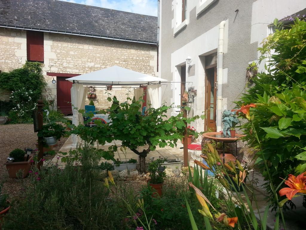 La Cle Des Jardins Bed & Breakfast Nouatre Exterior photo