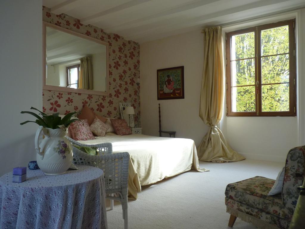 La Cle Des Jardins Bed & Breakfast Nouatre Room photo