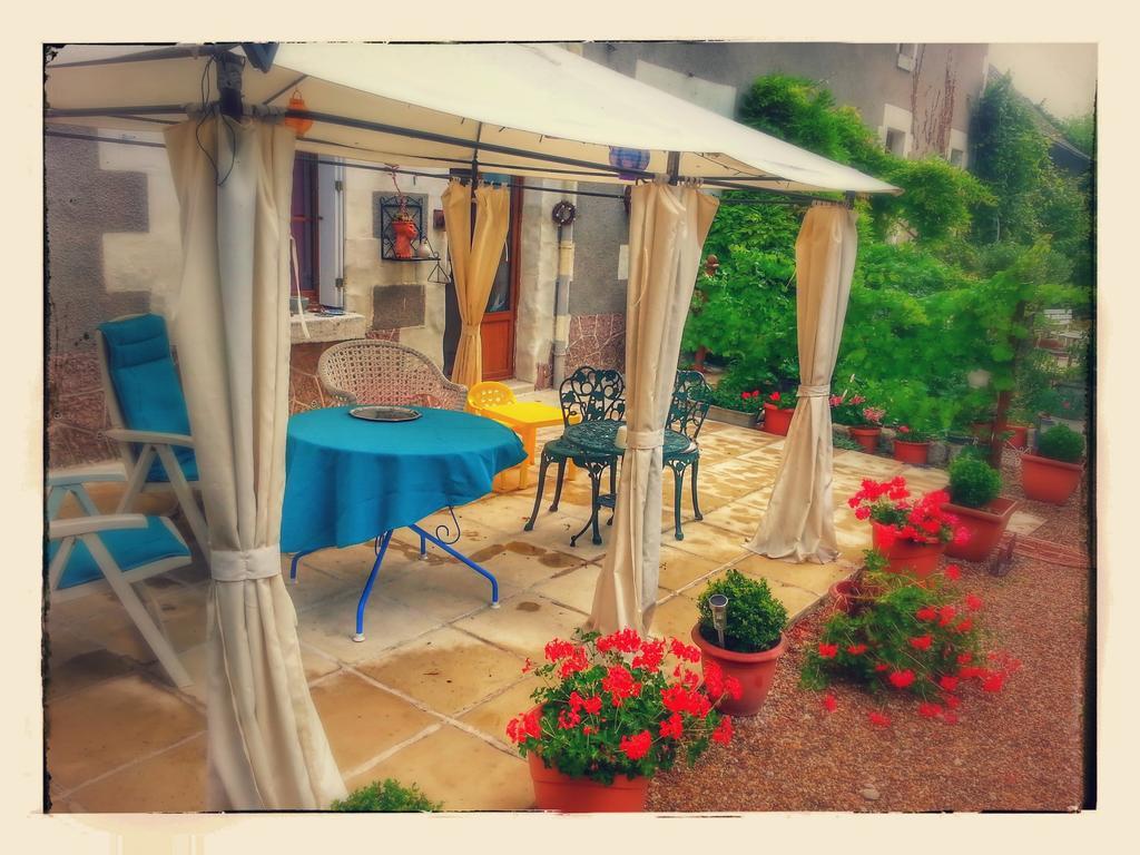 La Cle Des Jardins Bed & Breakfast Nouatre Exterior photo