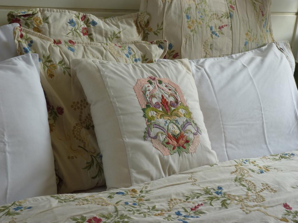 La Cle Des Jardins Bed & Breakfast Nouatre Room photo